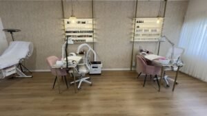 לימוד לק ג'ל בסטודיו בוטיק בפתח תקווה